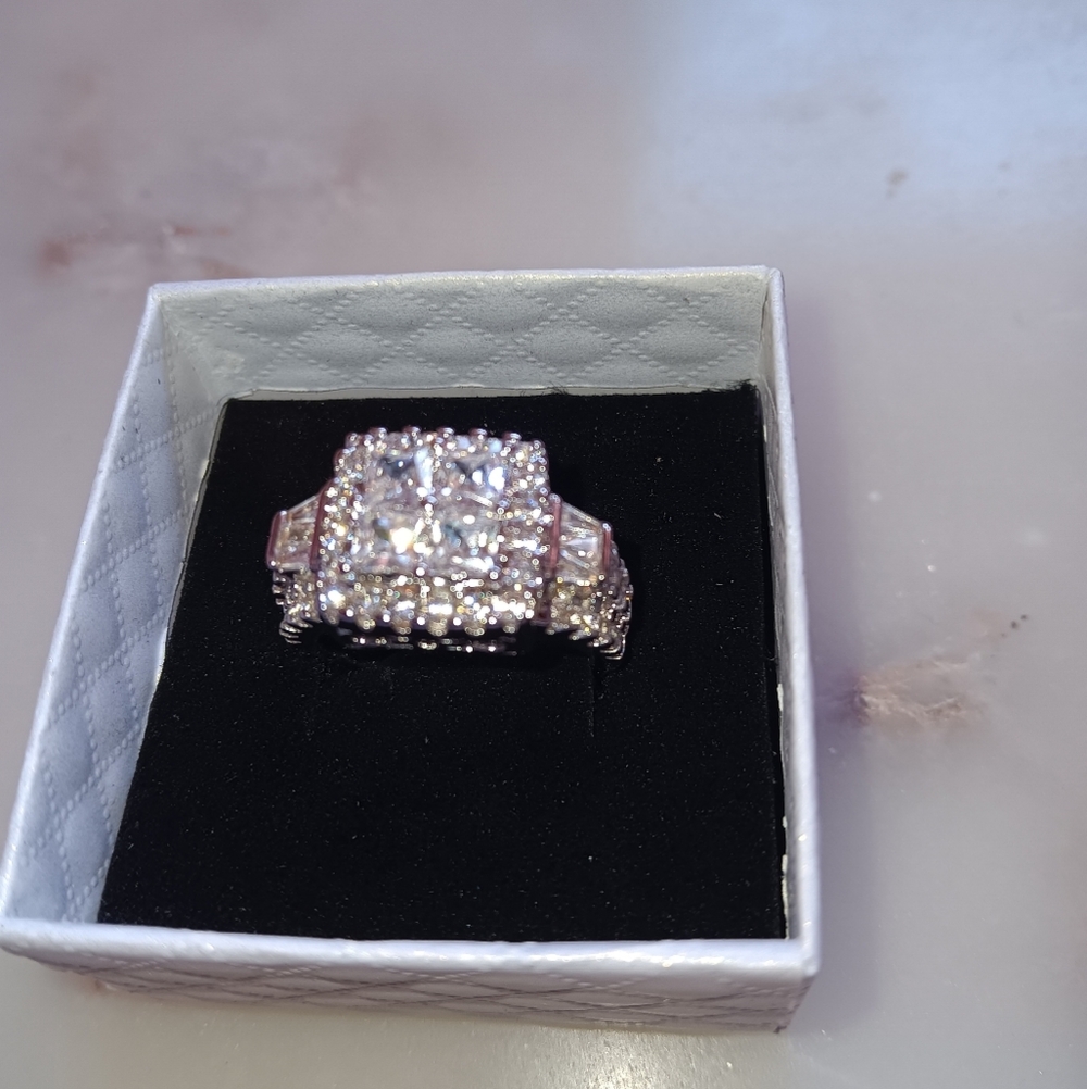Sterling silver ring size 9 stamped 925 comes gift Box - Picture 5 of 5